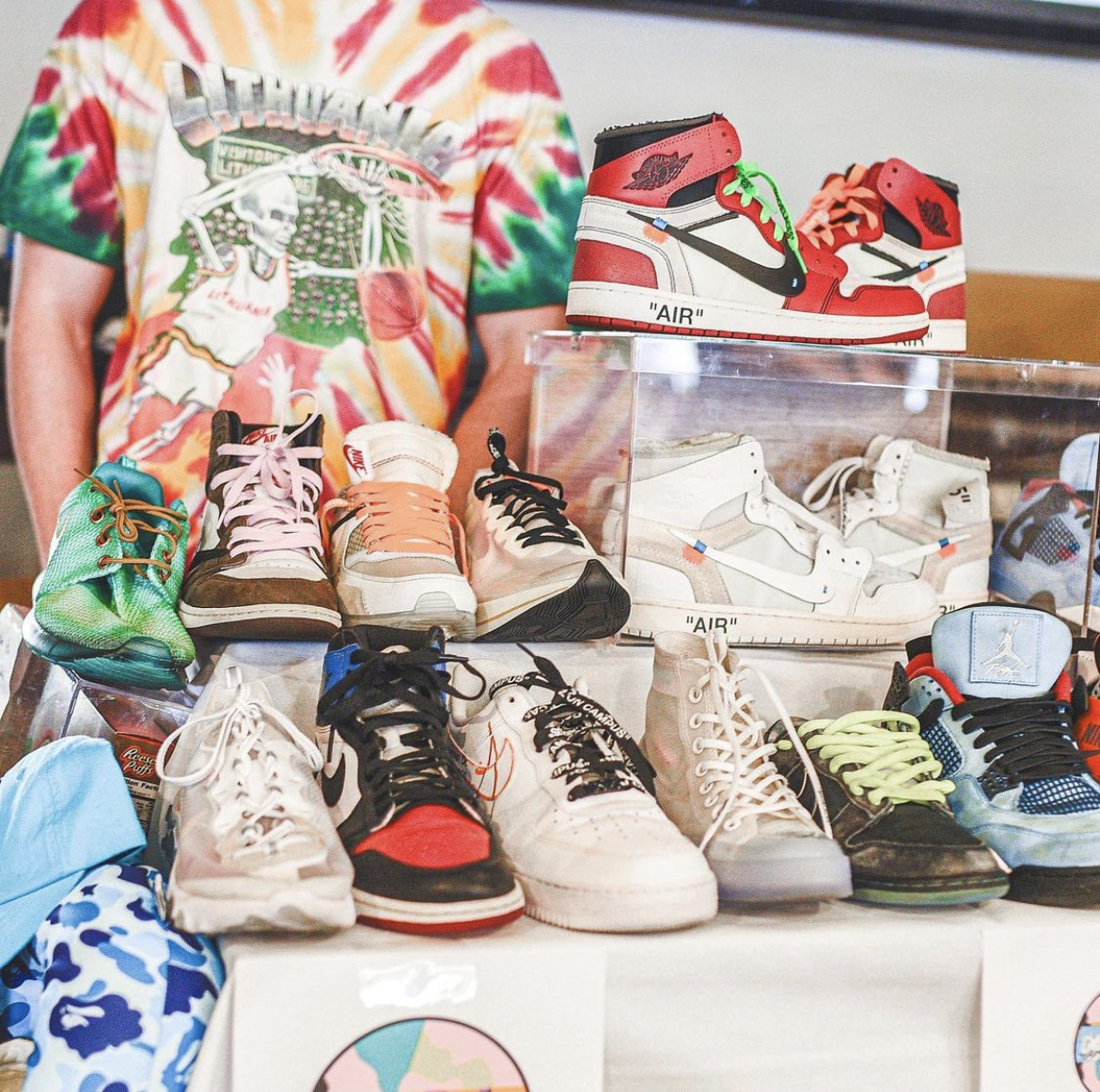 Sneaker resale table display